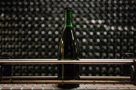 “过去20年,美国酒精相关死亡人数增加了一倍多” “过去20年,美国酒精相关死亡人数增加了一倍多”