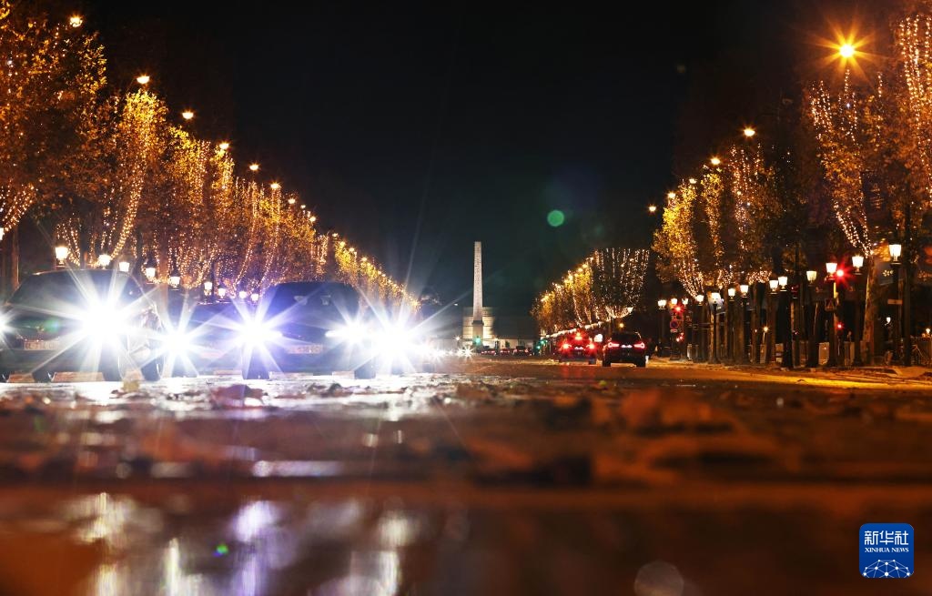 巴黎香榭丽舍大街迎来点灯仪式 巴黎香榭丽舍大街迎来点灯仪式