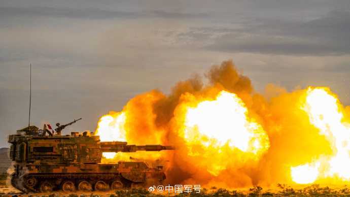 大片来袭!中部战区实弹训练高燃瞬间 大片来袭!中部战区实弹训练高燃瞬间