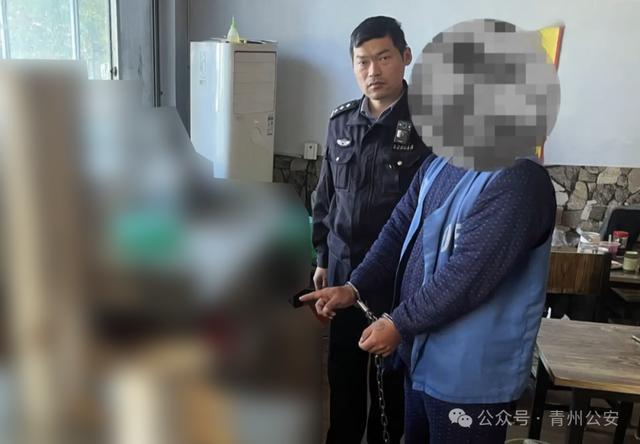 深夜，他爬进别人的店里...
