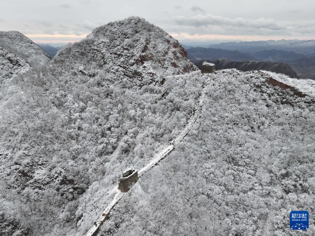 长城雪景如画