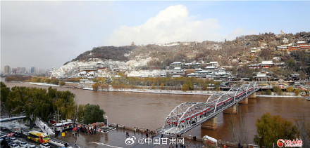 一夜雪絮至 金城披银装