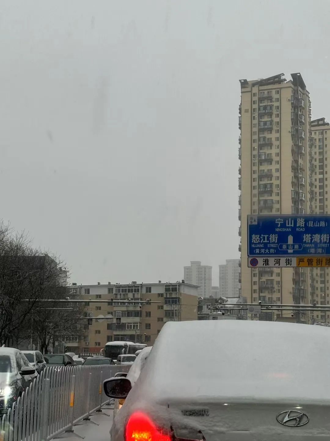 一觉醒来，沈阳全白了！辽宁多地发布道路结冰黄色预警