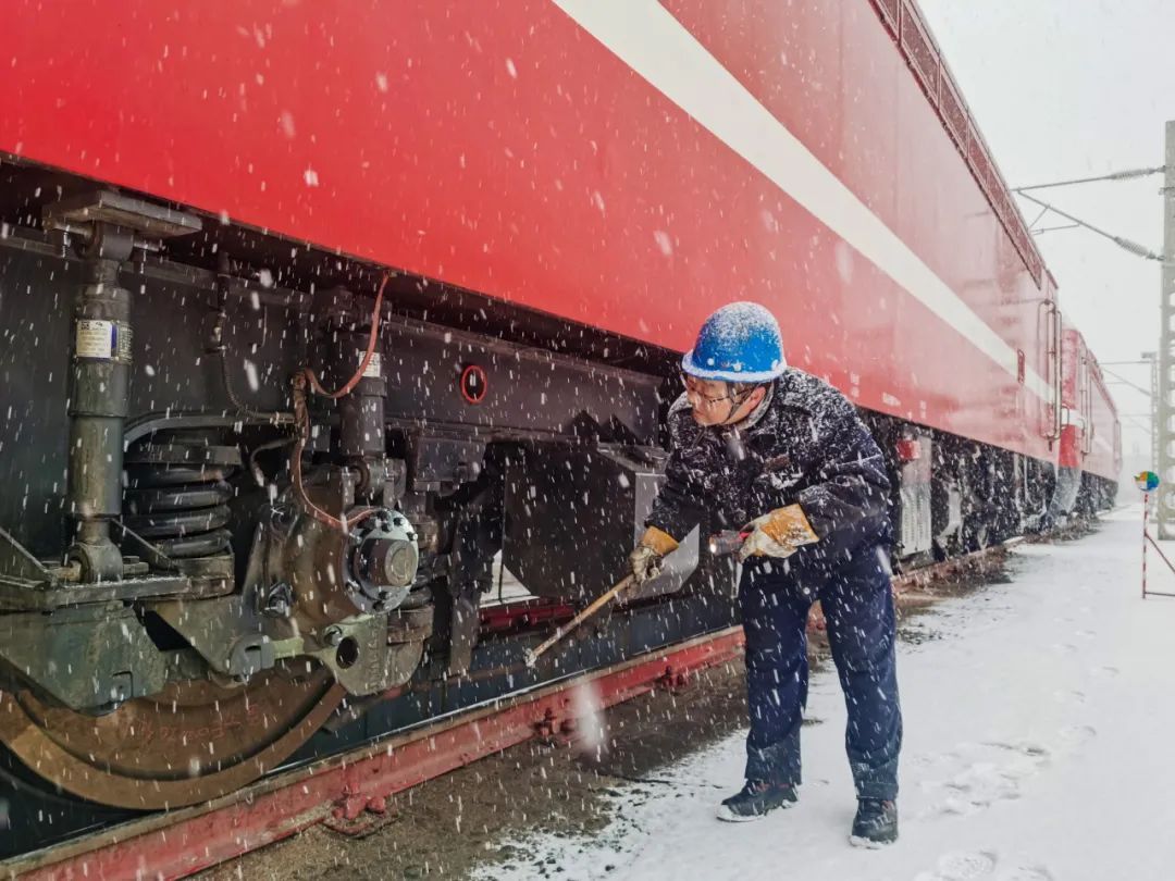 雪雪雪来了！网友：这样的场景堪比大片！