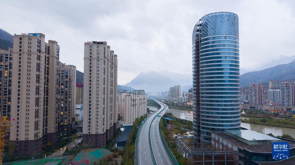 甘肃陇南：建设交通路网 破除山水阻隔