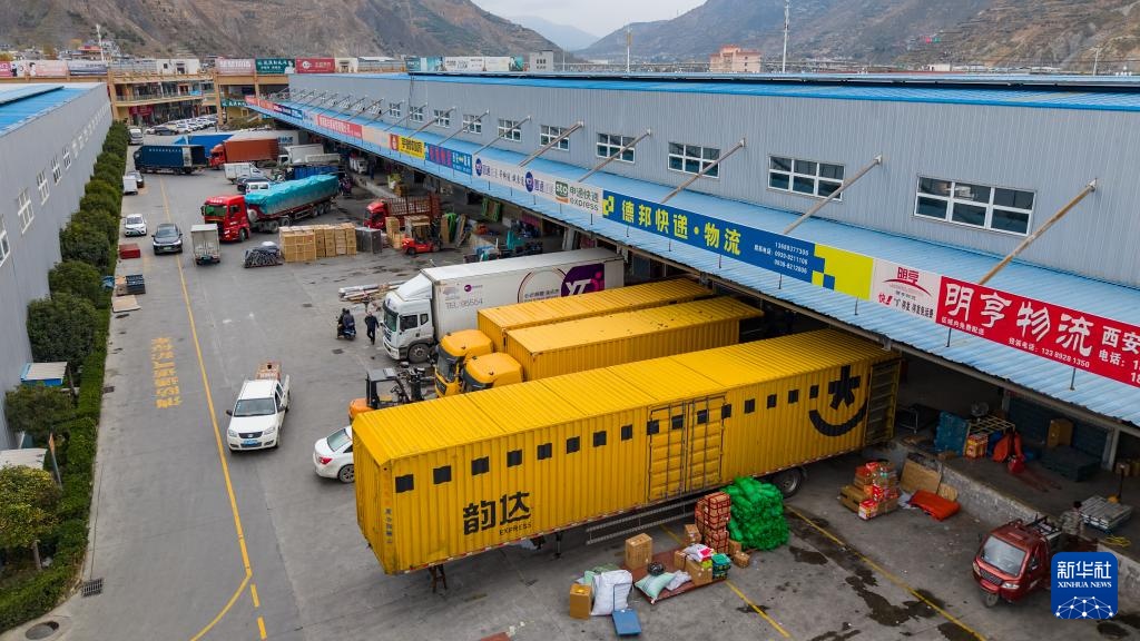 甘肃陇南：建设交通路网 破除山水阻隔