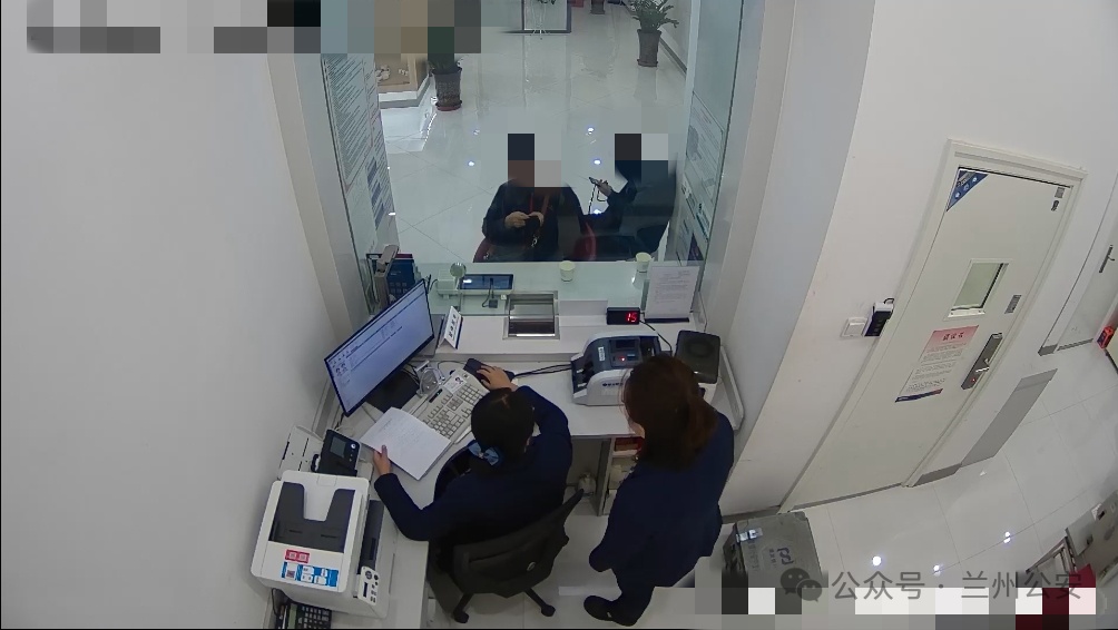 银行取款被拦截，真相竟是……网友：定期差点变“无期”