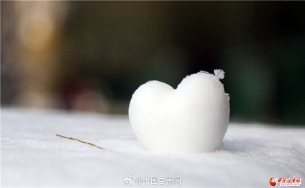 一夜雪絮至 金城披银装