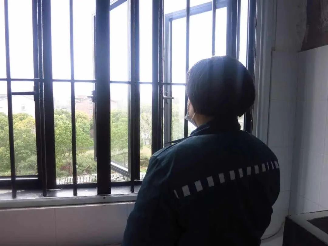 女子诈骗上海一家公司千万元，连“蛇头”都吓到！她在监狱谈起这些，眼泪夺眶而出