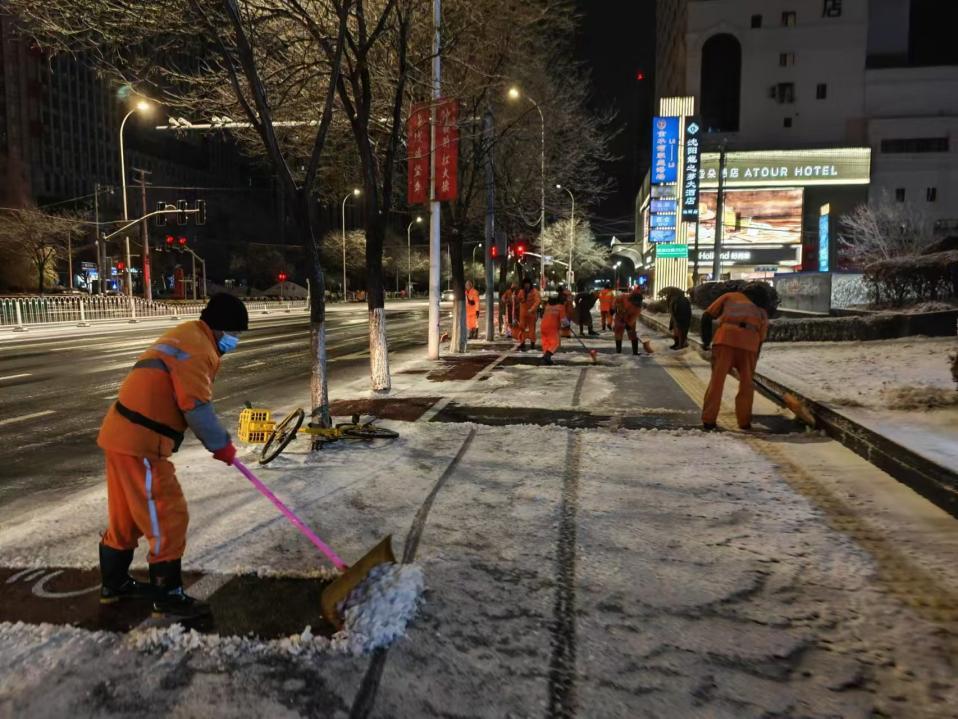 辽宁：昼夜奋战迎“初雪” 多措并举保畅通