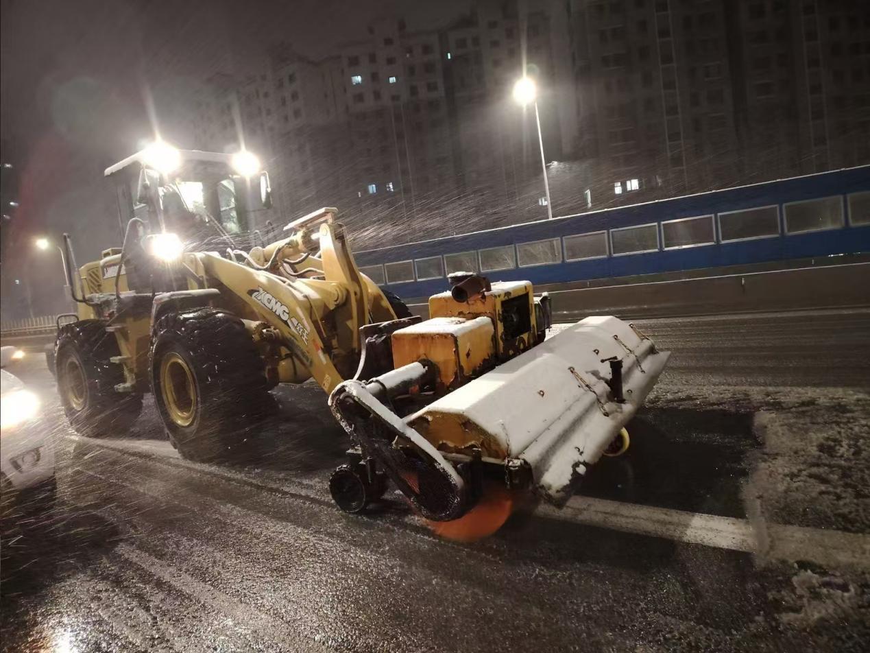 辽宁：昼夜奋战迎“初雪” 多措并举保畅通