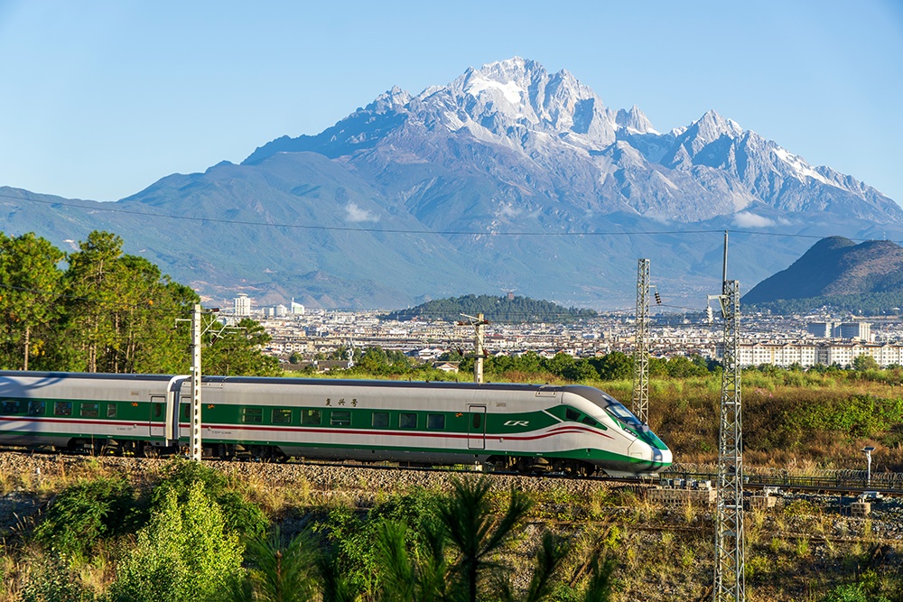 云南丽香铁路开通运营满周年:累计发送旅客超317万人次 云南丽香铁路开通运营满周年:累计发送旅客超317万人次