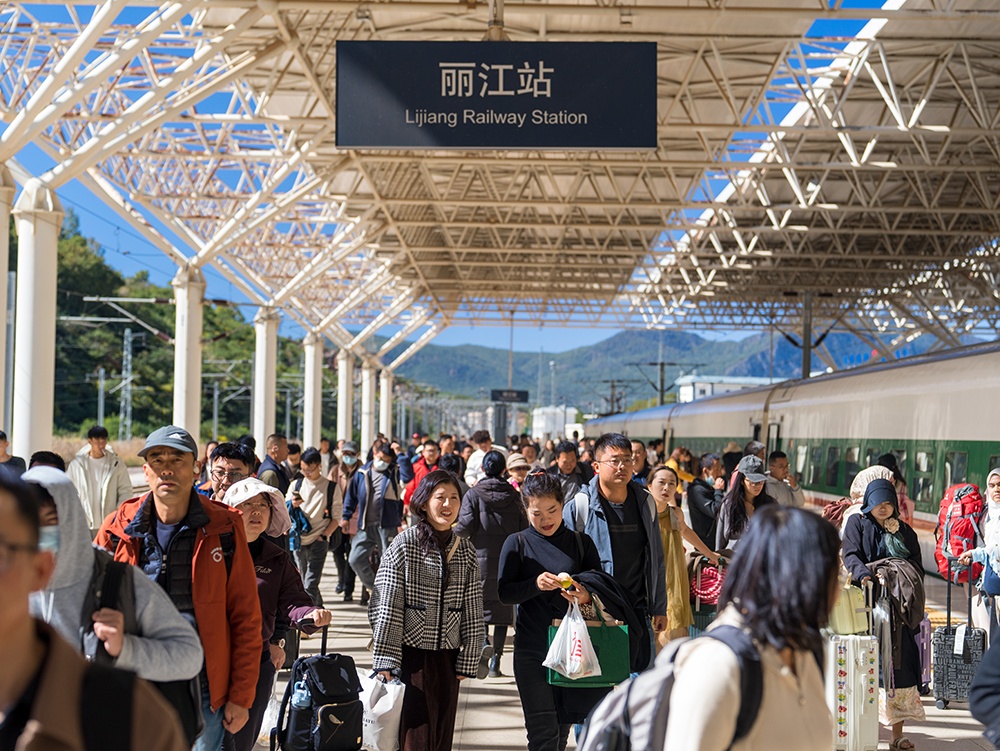云南丽香铁路开通运营满周年:累计发送旅客超317万人次 云南丽香铁路开通运营满周年:累计发送旅客超317万人次