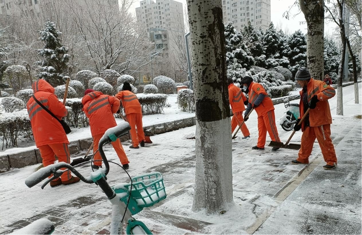 辽宁：昼夜奋战迎“初雪” 多措并举保畅通