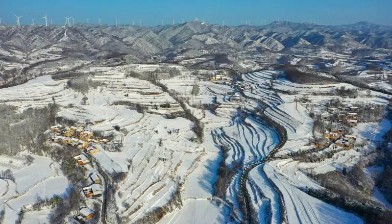 山西多地迎来今冬首场降雪 山西多地迎来今冬首场降雪