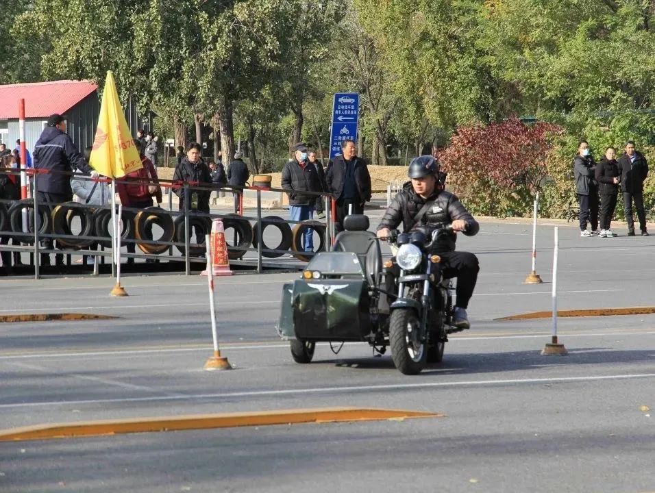 划破头盔、增大风阻,骑手头盔上这些东西可能会要命! 划破头盔、增大风阻,骑手头盔上这些东西可能会要命!