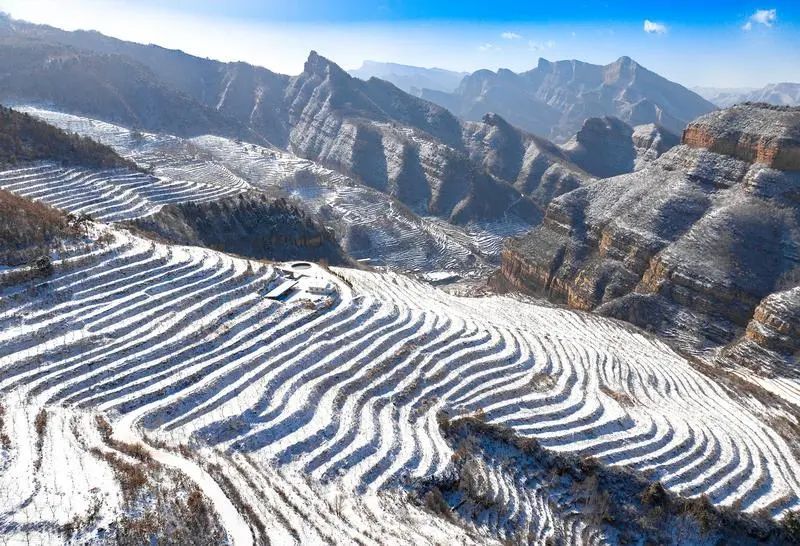 山西多地迎来今冬首场降雪 山西多地迎来今冬首场降雪