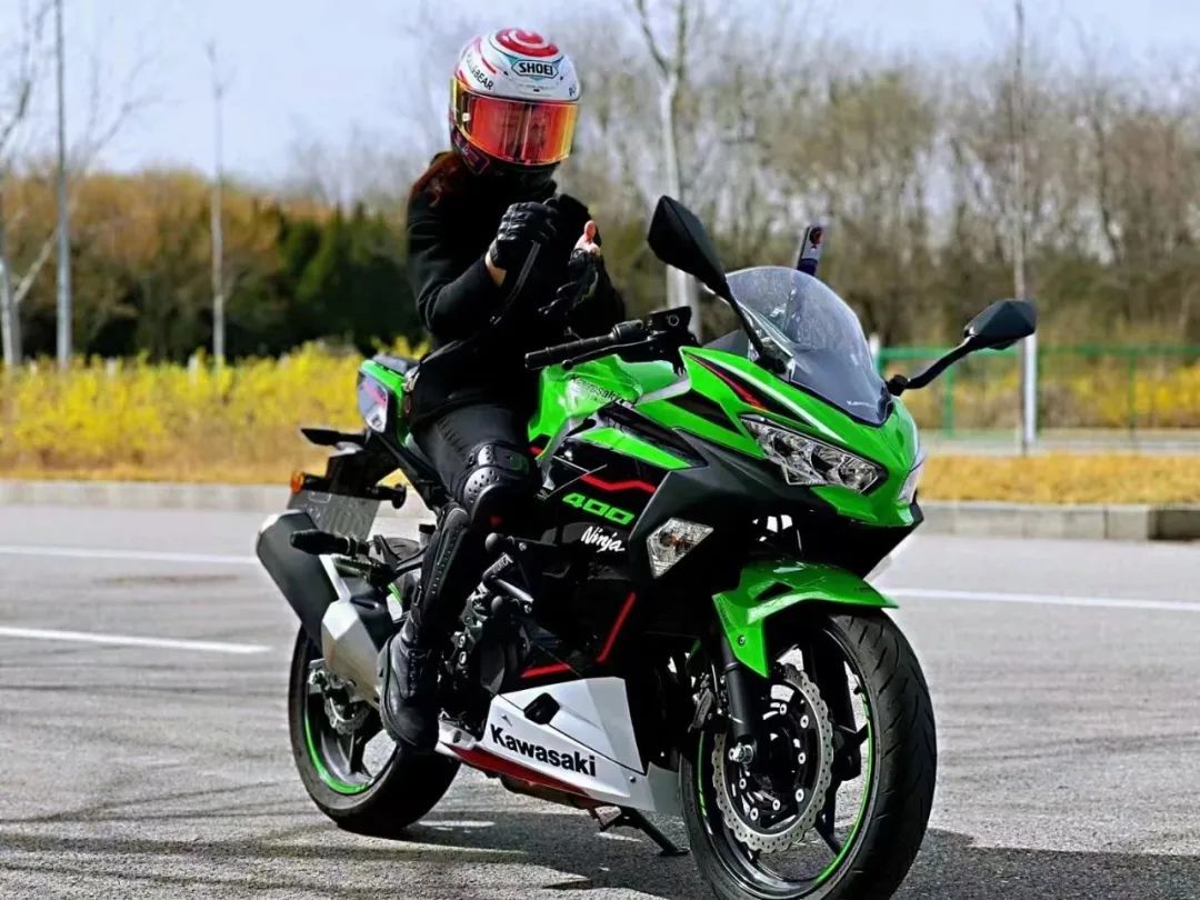 划破头盔、增大风阻,骑手头盔上这些东西可能会要命! 划破头盔、增大风阻,骑手头盔上这些东西可能会要命!