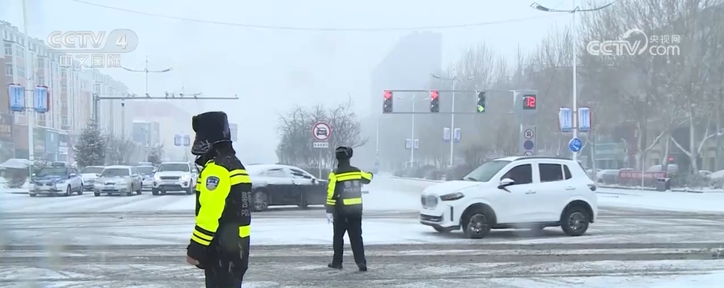 寒潮影响持续 多部门积极应对保畅通