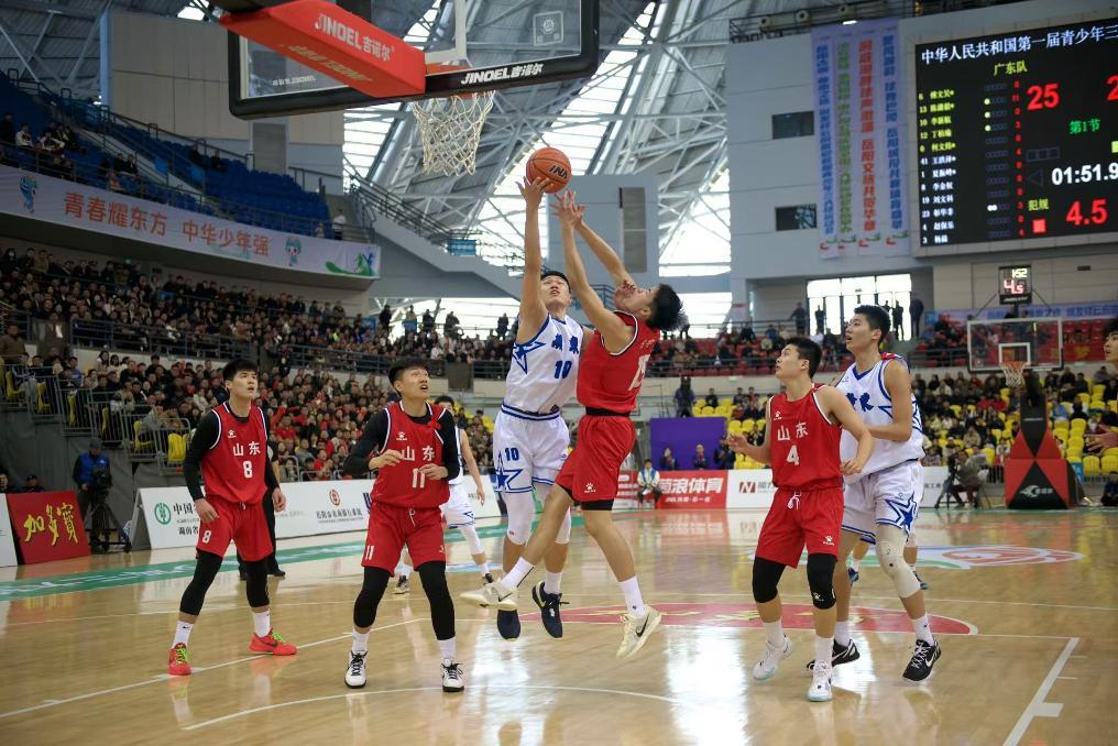 全国青少年三大球运动会：广东男篮夺冠 山东问鼎男足、女排