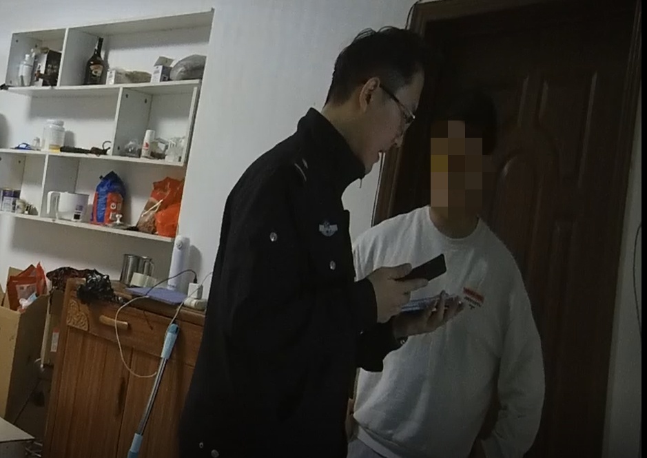 泡面桶内竟藏了3万元!民警两次上门,成功拦截 泡面桶内竟藏了3万元!民警两次上门,成功拦截