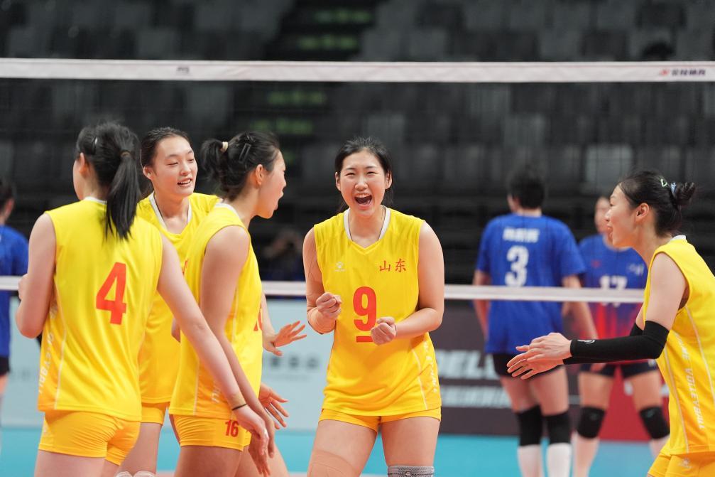 全国青少年三大球运动会：广东男篮夺冠 山东问鼎男足、女排