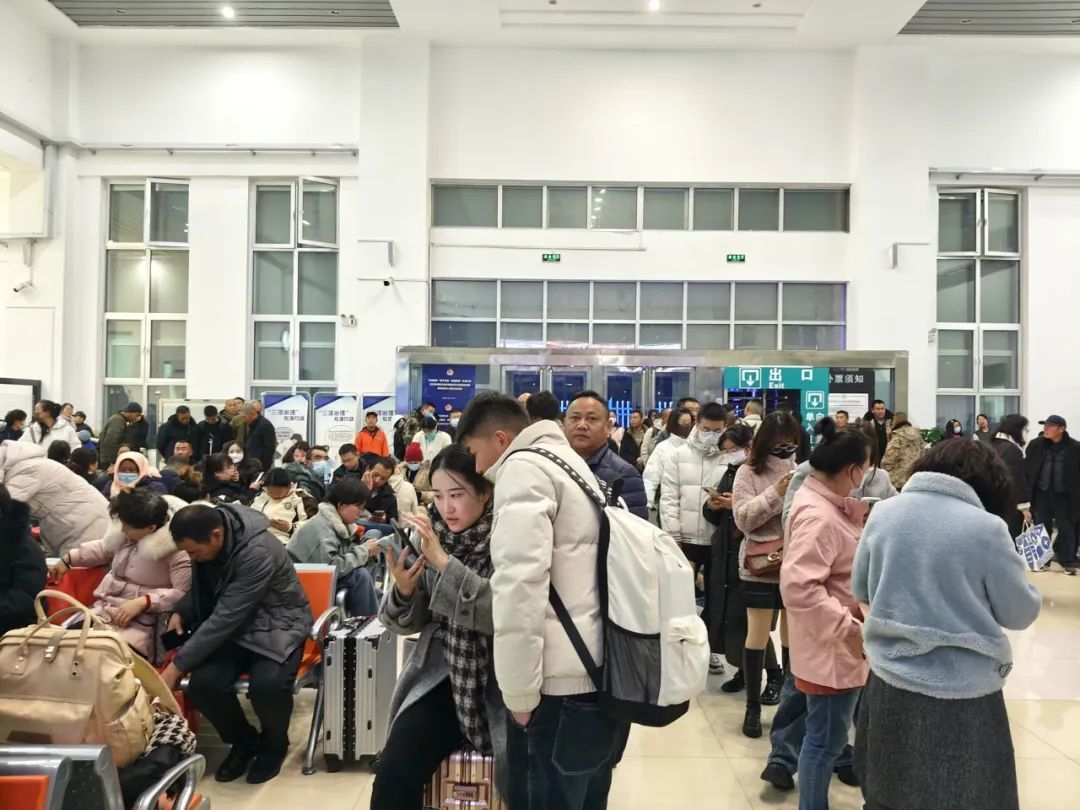 “一位旅客也没有落下！” 他们做到了！