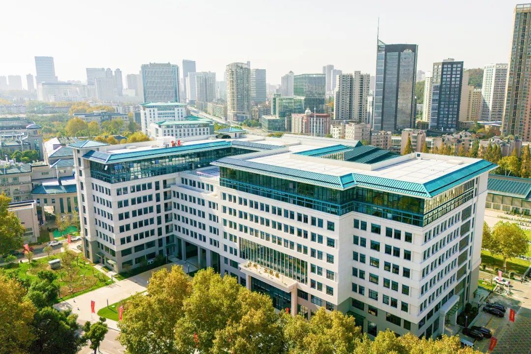 这对夫妻校友给武大捐了一栋楼,今天启用 这对夫妻校友给武大捐了一栋楼,今天启用