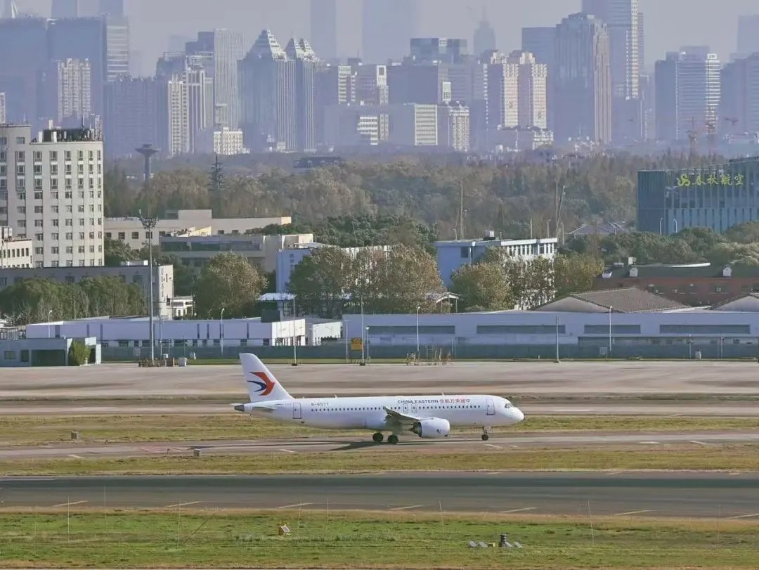 东航第9架C919入列 国产大飞机首度实现客舱局域网服务 东航第9架C919入列 国产大飞机首度实现客舱局域网服务