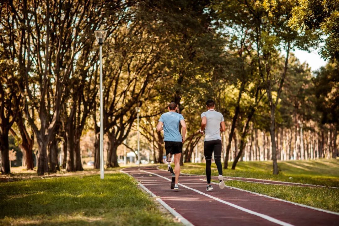 血脂、血糖高不高，“看眼”就知道，这样做帮你把它们稳住