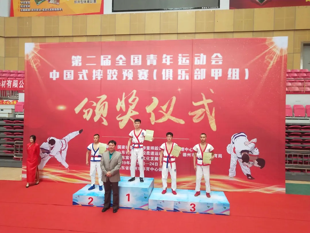 真牛！“00”后火车司机，还是个摔跤冠军！