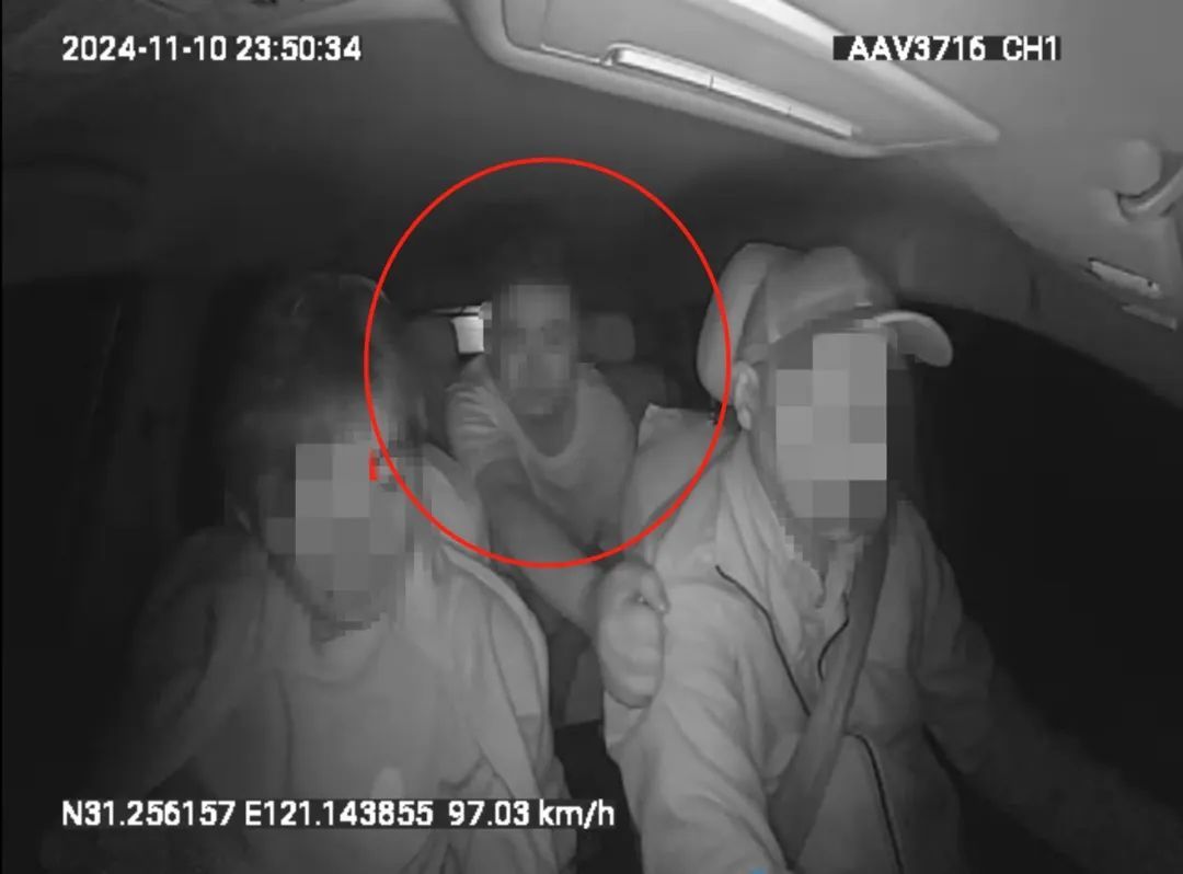 惊险！上海出租车司机报警：醉酒乘客要求在高速上停车，还抢方向盘