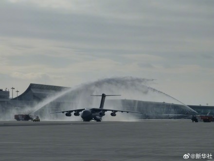 机场以过水门礼迎志愿军烈士回家