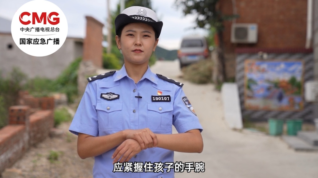 一辆SUV的盲区能容纳75人！这些知识，大人小孩都要知道→