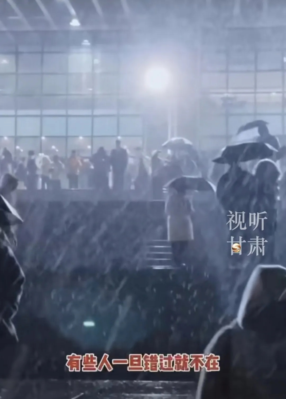 大学生雪夜合唱《后来》，刘若英转发写下两个字