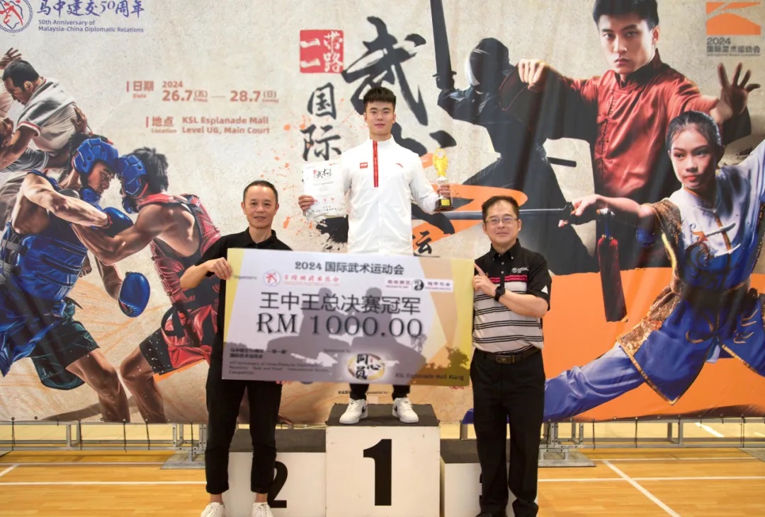 真牛！“00”后火车司机，还是个摔跤冠军！