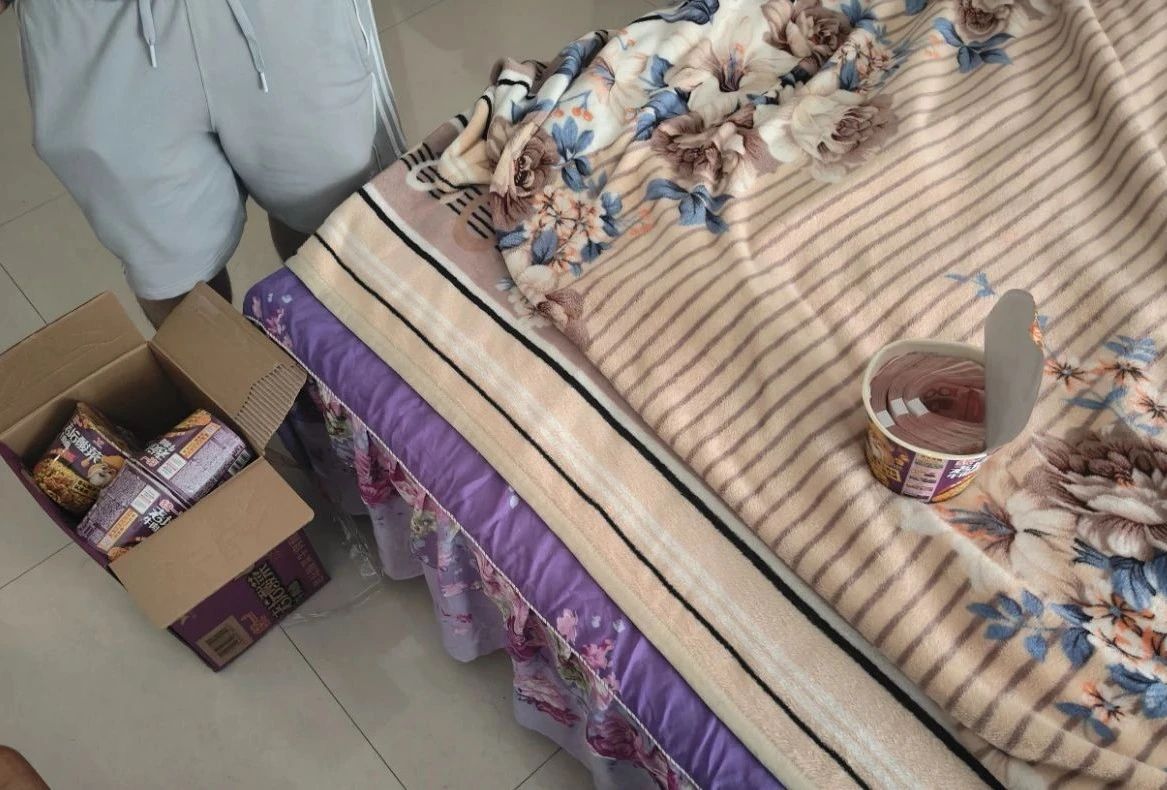 泡面桶内竟藏了3万元!民警两次上门,成功拦截 泡面桶内竟藏了3万元!民警两次上门,成功拦截