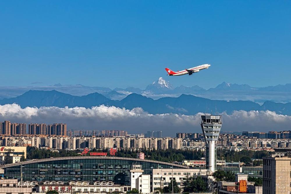 8000万人次 成都航空枢纽跃升新量级 8000万人次 成都航空枢纽跃升新量级