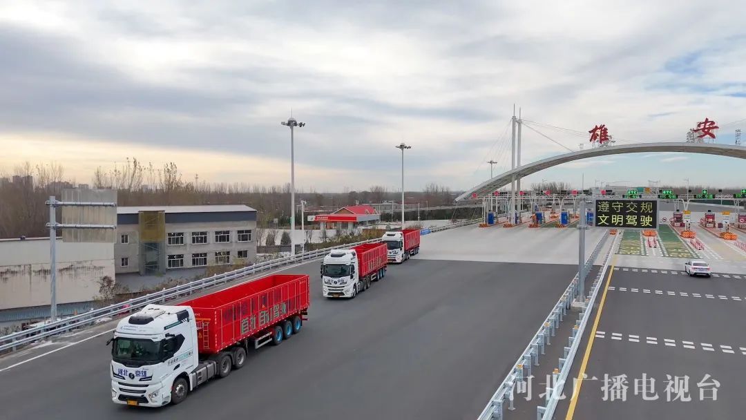 京雄高速(河北段)首批自动驾驶测试车辆正式发车 京雄高速(河北段)首批自动驾驶测试车辆正式发车