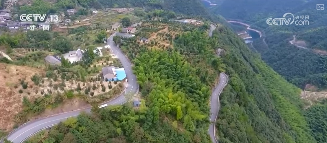 通村畅乡的公路网络越织越密 农民群众“走得好”、农村物流“运得畅” 通村畅乡的公路网络越织越密 农民群众“走得好”、农村物流“运得畅”