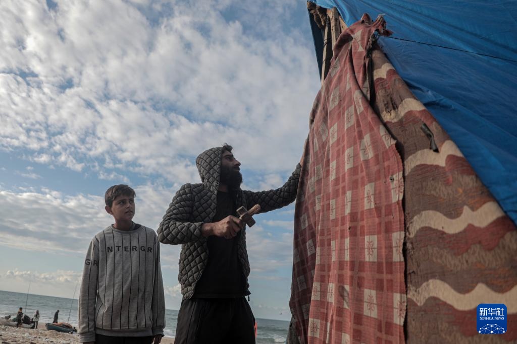 加沙地带：冬季海边帐篷里的苦难生活