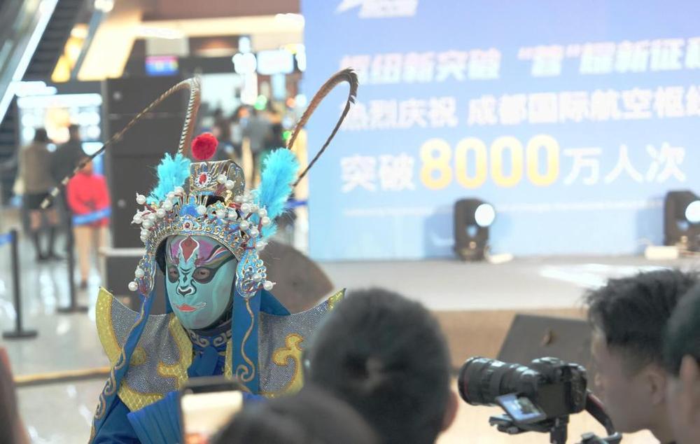 8000万人次 成都航空枢纽跃升新量级 8000万人次 成都航空枢纽跃升新量级