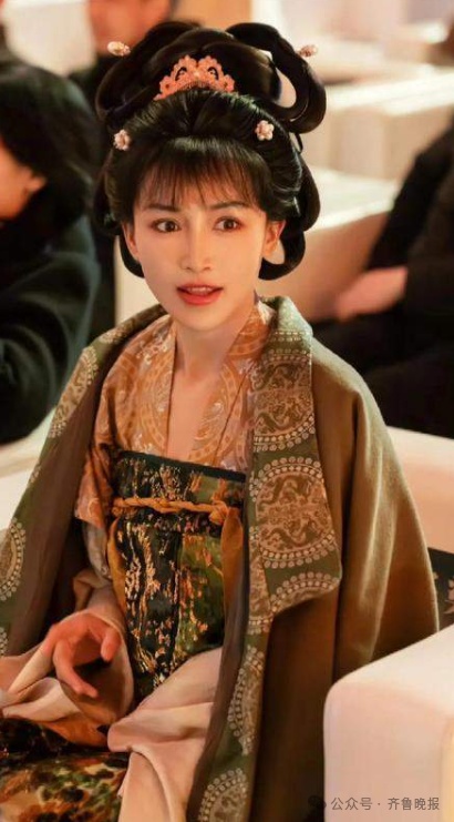 李子柒现身烟台！学新技艺、穿汉服……网友：蓬莱来“仙子”了