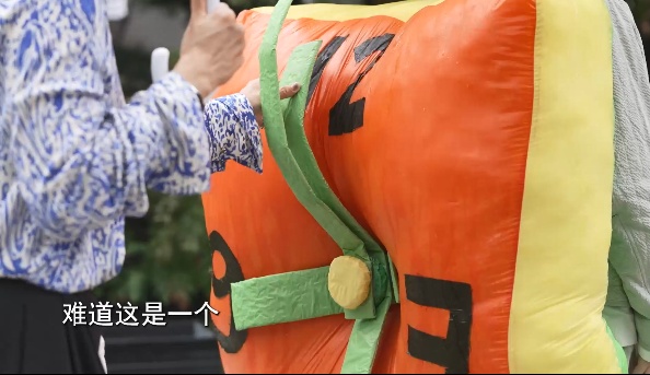 男子辞职后来沪，竟在街头干起了这事…不少人围观爆赞