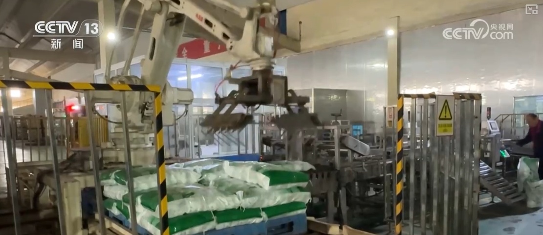 小盐粒搭上产业链“快车” “身价”倍增闯出大市场 小盐粒搭上产业链“快车” “身价”倍增闯出大市场