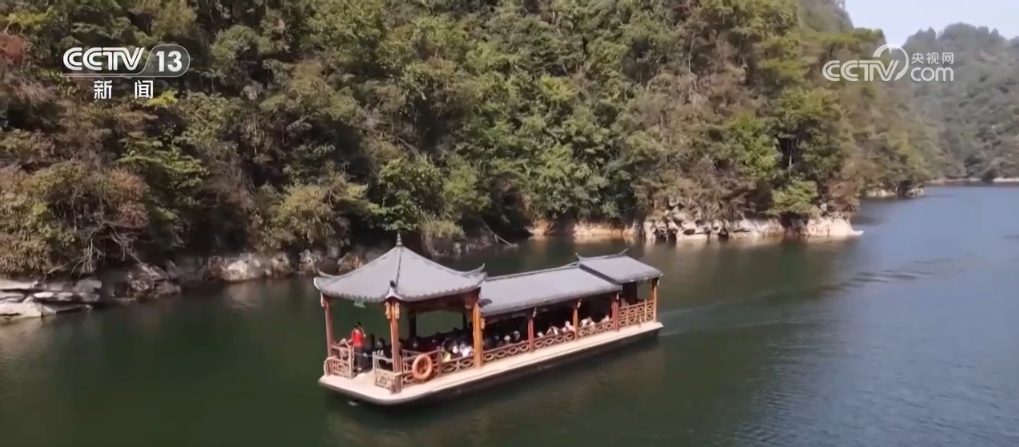 “丝滑”便利的入境服务让更多外国游客打卡“中国行” 乐享“中国游” “丝滑”便利的入境服务让更多外国游客打卡“中国行” 乐享“中国游”