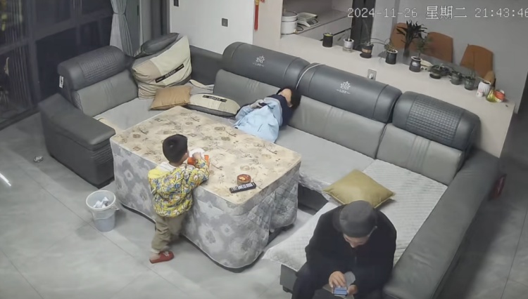 太危险！女孩突然倒下抽搐！这个习惯很多人都有