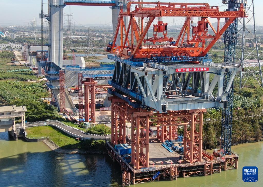 深江高铁全线首节段钢梁架设完成 深江高铁全线首节段钢梁架设完成