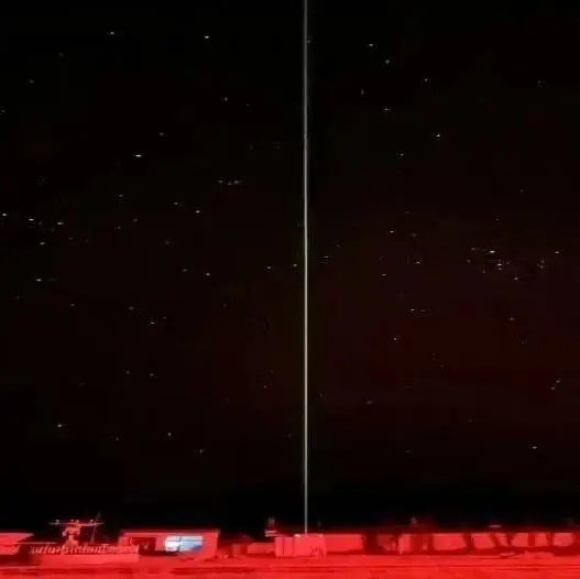 一夜刷屏！天空出现神秘绿光，是UFO吗？