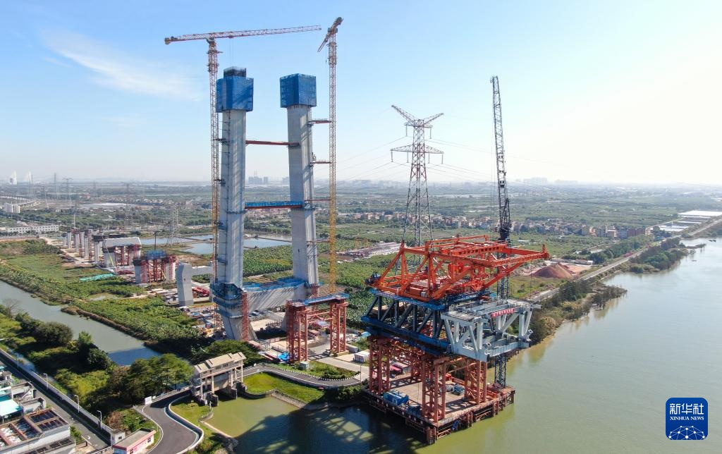 深江高铁全线首节段钢梁架设完成 深江高铁全线首节段钢梁架设完成